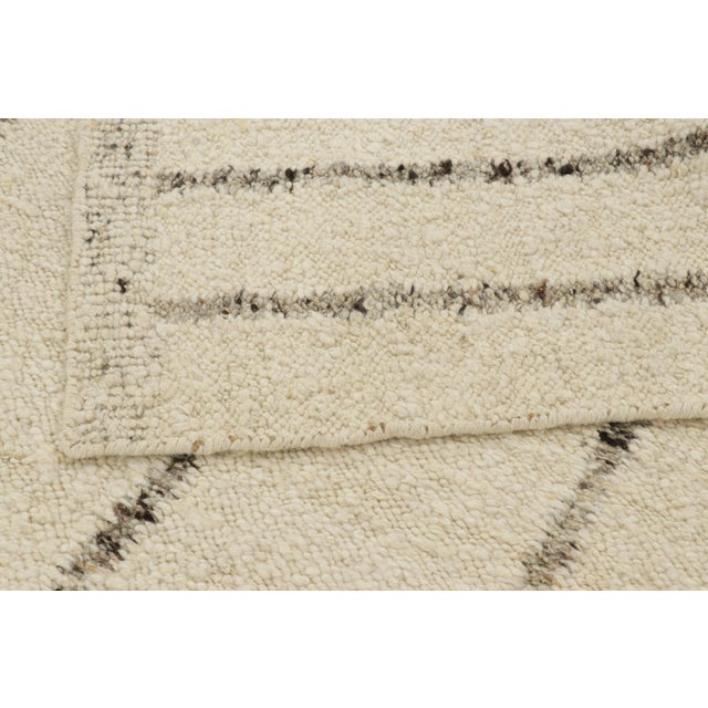 Textile Rug & Kilim’s Contemporary Kilim in Cream and White With Stripes For Sale - Image 7 of 7