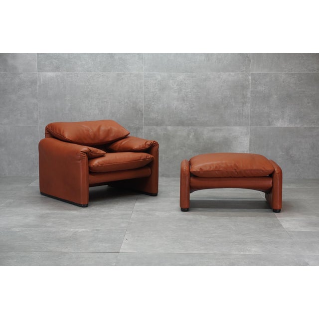 Animal Skin Set of Cognac Leathered Maralunga Armchair and Ottoman by Vico Magistretti for Cassina, 1970s For Sale - Image 7 of 7