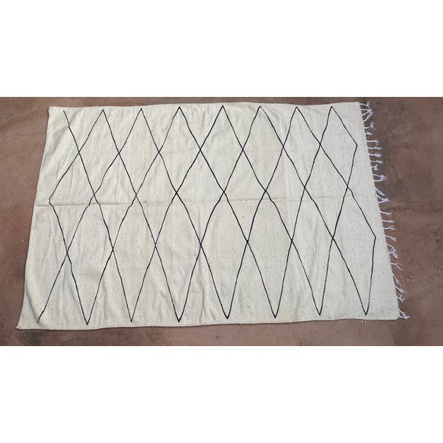 Textile Mid-Century Modern Moroccan White Flatwoven Kilim Rug - 9.8 X 6.63 Ft For Sale - Image 7 of 9