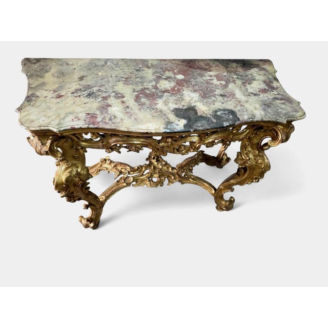 Important and elegant Italian console table dating from the 18th century, finely crafted in carved and gilt wood and...