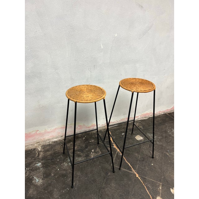 Pair of Mid-Century Modern Woven Rattan and Black Iron Bar Stools For Sale In New York - Image 6 of 6