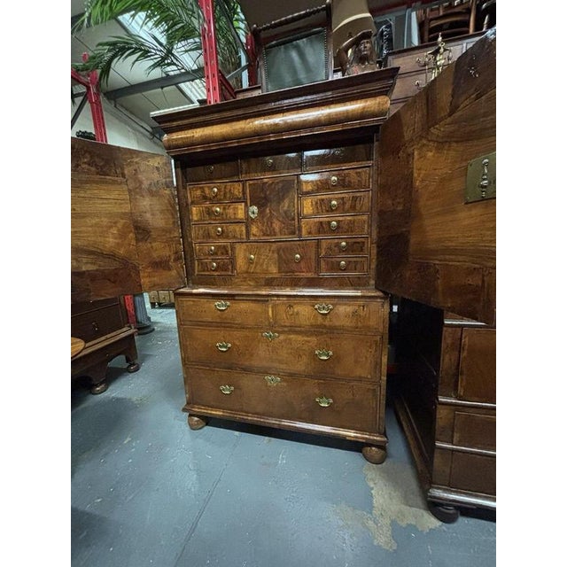 William & Mary Cabinet in Walnut For Sale - Image 5 of 18