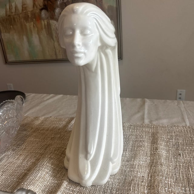 Sculpture -- 1980s Postmodern Vintage Ceramic Woman’s Face Sculpture With Flowing Hair – Striking Feminine Form For Sale - Image 4 of 8