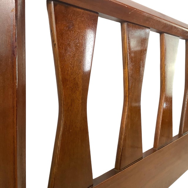 Broyhill Brasilia Mid-Century Bowtie Walnut Headboard, Full/Queen 60” For Sale - Image 4 of 12