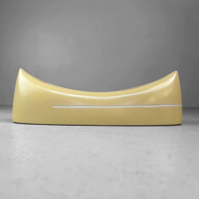 Mid-Century Modern Japanese Minimalist Ceramic Ikebana Vase, 1950s For Sale - Image 3 of 14