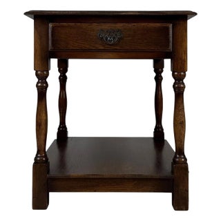 Antique Early 20th Century English Oak Side Table with Lower Shelf For Sale