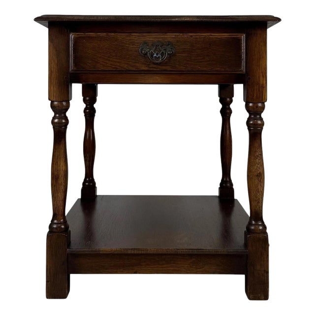 Antique Early 20th Century English Oak Side Table with Lower Shelf For Sale
