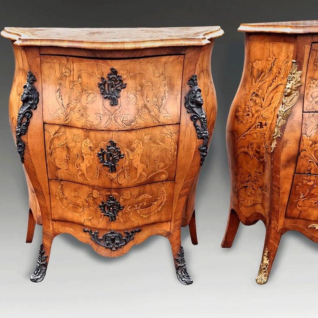 Antique Italian Venetian Walnut and Marquetry Serpentine Commode, 1800 For Sale - Image 3 of 9