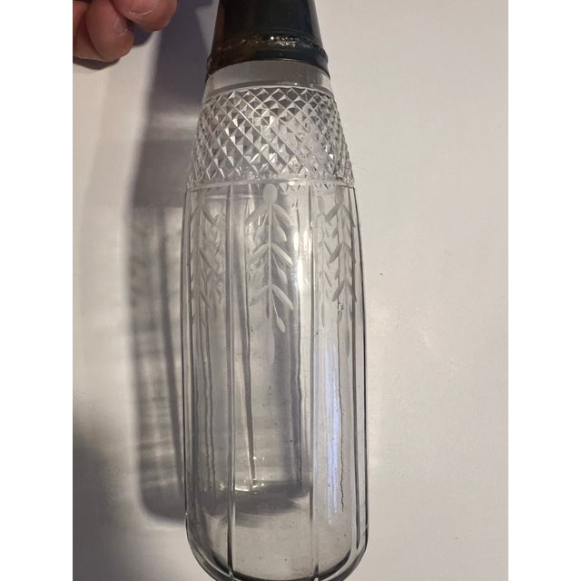 In good condition with no chips/cracks as pictured.