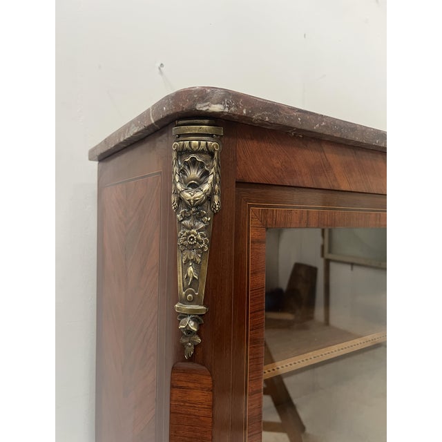 20th Century Louis XV Style Display Cabinet in Marquetry Veneer For Sale - Image 6 of 16