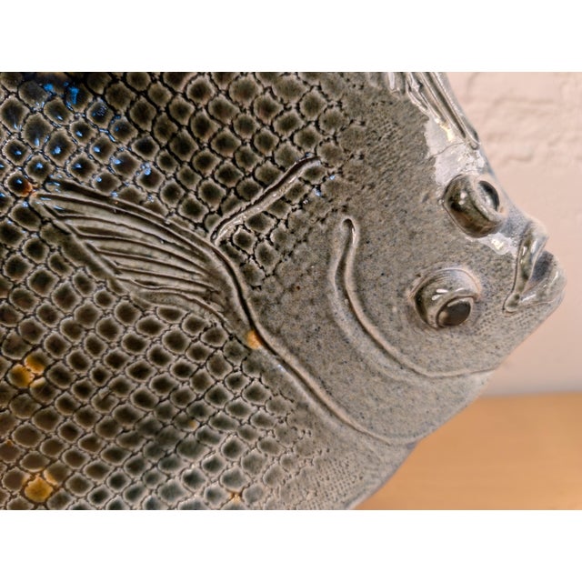 1979 Vintage Rosalie and Tom Nadeau "Blackback Flounder" Ceramic Fish Platter - 18.75" For Sale - Image 4 of 15