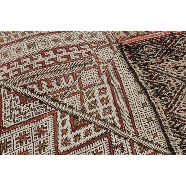 Textile 1940s Vintage Zayane Moroccan Kilim in White & Brown Tribal Patterns by Rug & Kilim For Sale - Image 7 of 7