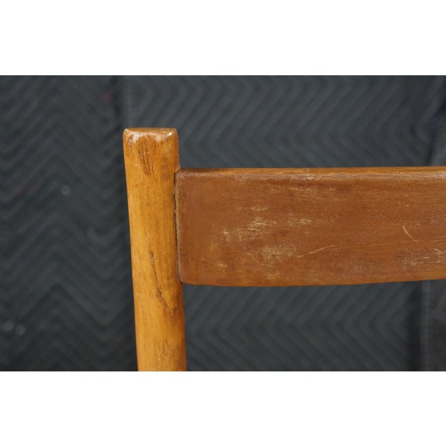 2 Antique 19th Century Colonial Windsor Thumb Back Maple Side End Chairs Pair For Sale - Image 13 of 18