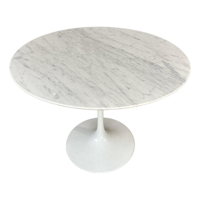 Tulip Table in Carrara Marble by Eero Saarinen for Knoll Inc. / Knoll Internationa, 1980s For Sale