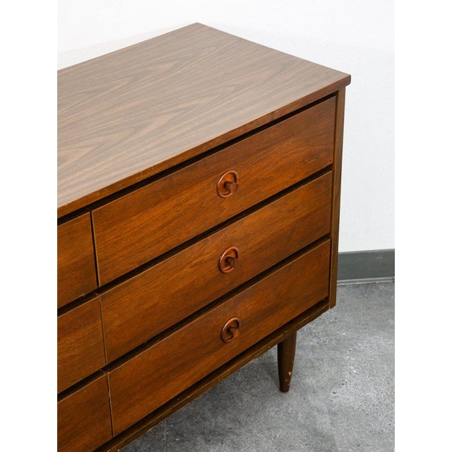 Wood Mid Century Modern Credenza Dresser 6 Drawer Brass Walnut Vintage MCM Restored For Sale - Image 7 of 12