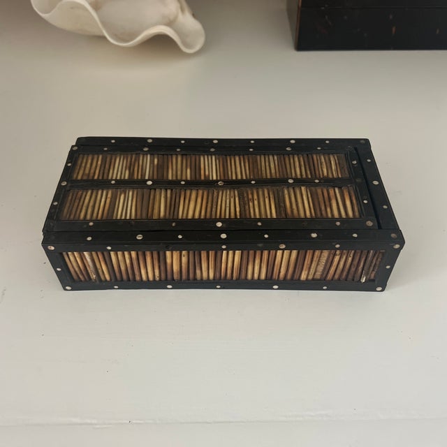 Antique Anglo Indian Porcupine Quill Box For Sale In New York - Image 6 of 7