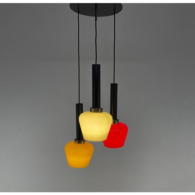 Beautiful coloured pendant lamp with red, green and yellow Murano glass shades. Each shade has a brass ring with a metal...