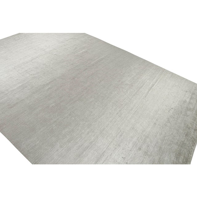 This contemporary 14x20 palace-sized rug is a grand new entry to Rug & Kilim’s Texture of Color Collection. Hand-knotted...