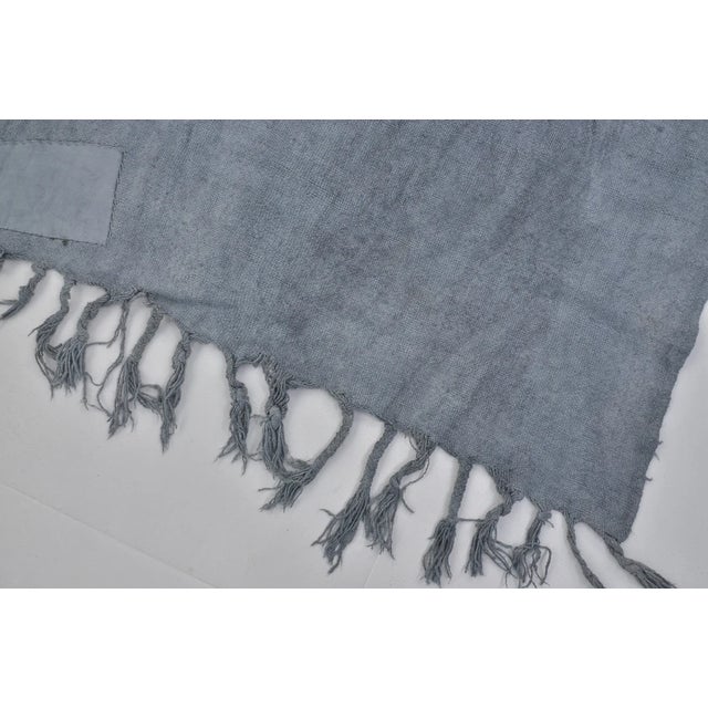 1950s Vintage Anatolian Flatweave Kilim - Industrial Modernist Charcoal Gray Fringed Rug For Sale - Image 5 of 10
