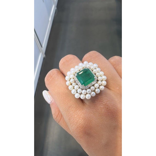 Set in 18k Gold, Zambian Emerald, Freshwater Pearls & Diamonds Cocktail Ring, Size 6.5 For Sale - Image 4 of 10
