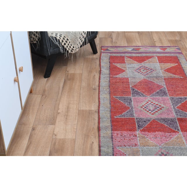 1970s Star Motif Vintage Turkish Oushak Wool Handmade Pink Runner For Sale - Image 4 of 11