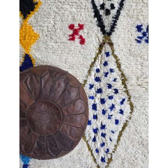 Contemporary Azilal Rug – Handmade Moroccan Wool Rug This contemporary Azilal rug combines traditional Berber symbolism...