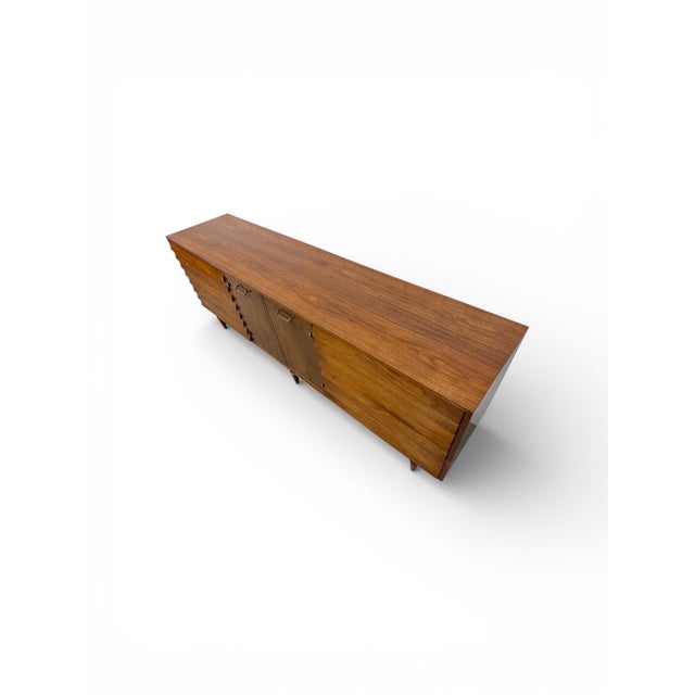 Mid-Century Modern Mid-Century Modern American of Martinsville Dania Walnut Dresser For Sale - Image 3 of 9