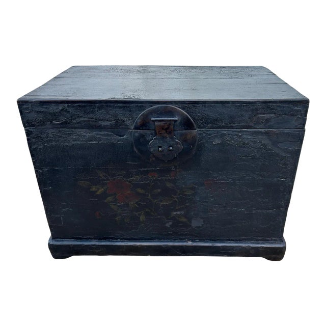 Antique Black Lacquer Trunk Chinese Wedding Chest Hand Painted Coffee Table 30" For Sale