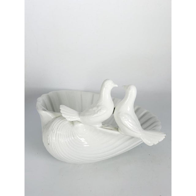 Ceramic Large White Ceramic Seashell Catchall with Bird Decoration, 1960 For Sale - Image 7 of 12