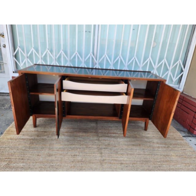 1960's Modern Sideboard Credenza For Sale In Los Angeles - Image 6 of 8