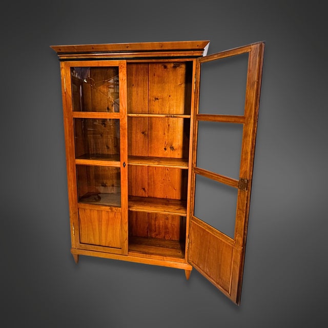 Biedermeier Cherry Wood Display Cabinet, Southern Germany, 1825 For Sale - Image 6 of 14