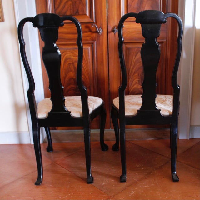 Wood Pair of George I Style Black and Gilt Japanned Side Chairs For Sale - Image 7 of 18
