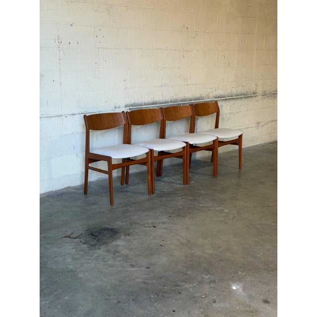 Mid-Century Modern Dux Teak Dining Chairs Set of 4 With Light Upholstery Danish Mid-Century Modern 1960s For Sale - Image 3 of 11