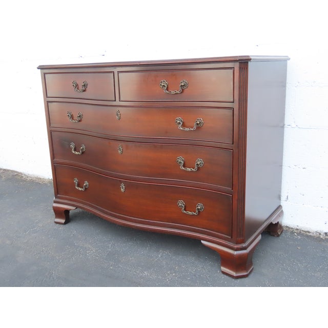 Traditional Kindel Serpentine Mahogany Low Dresser Bathroom Vanity 6912 For Sale - Image 3 of 18
