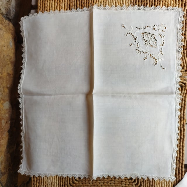 Early 20th Century Vintage Venice Needle Lace Linen Dinner Napkins- Set of 6 For Sale - Image 5 of 10
