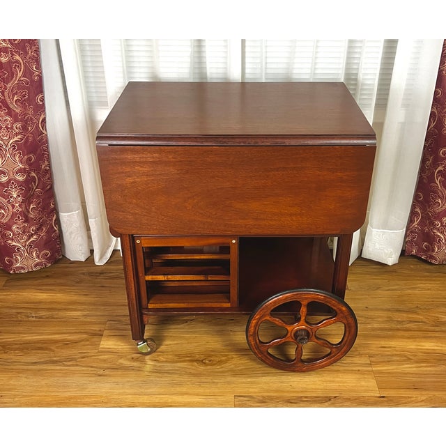 1920s Early 20th-Century Mahogany Serving Trolley With Drop-Leaf Top and Glass Tray For Sale - Image 5 of 11