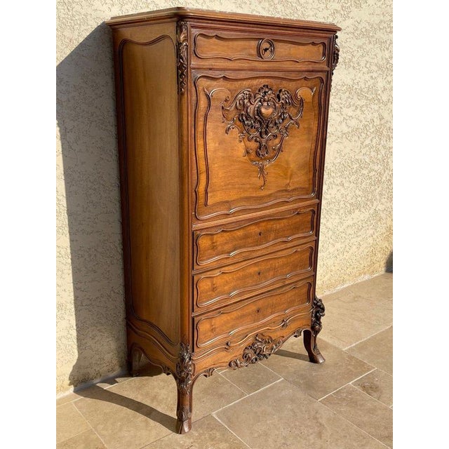 Period: 19th century Style: Louis 15th - Transition Condition: Bon état Material: Wallnut "Secretary Louis XV In Walnut"...