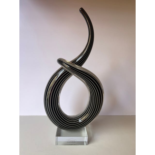 Mid-Century Modern Murano Vintage Hand Blown Glass Sculpture, Twisted Ribbon Love Knot on a Clear Crystal Base For Sale - Image 3 of 7