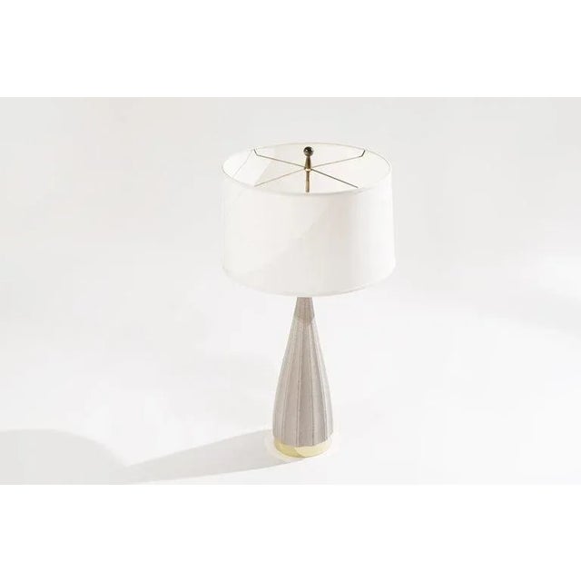 Speckled porcelain and brass table lamp designed by Gerald Thurston for Lightiolier, circa 1950-1959. Completely rewired,...
