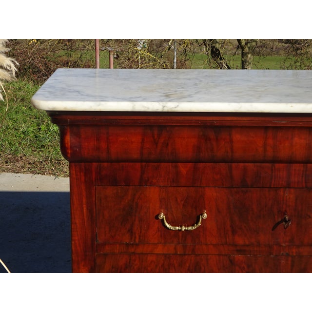 Antique Restoration Chest of Drawers in Mahogany Veneer with White Marble Top For Sale - Image 6 of 18