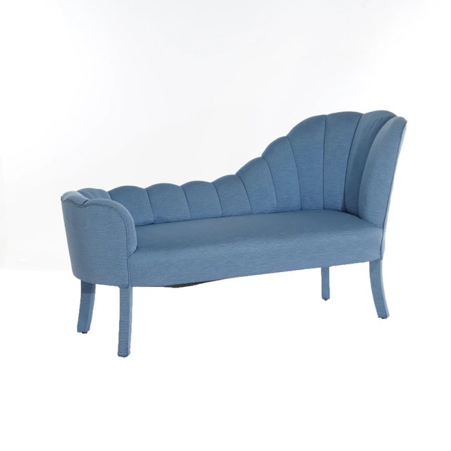 Hollywood Regency Upholstered Scallop Form Recamier 20th Century For Sale - Image 4 of 11