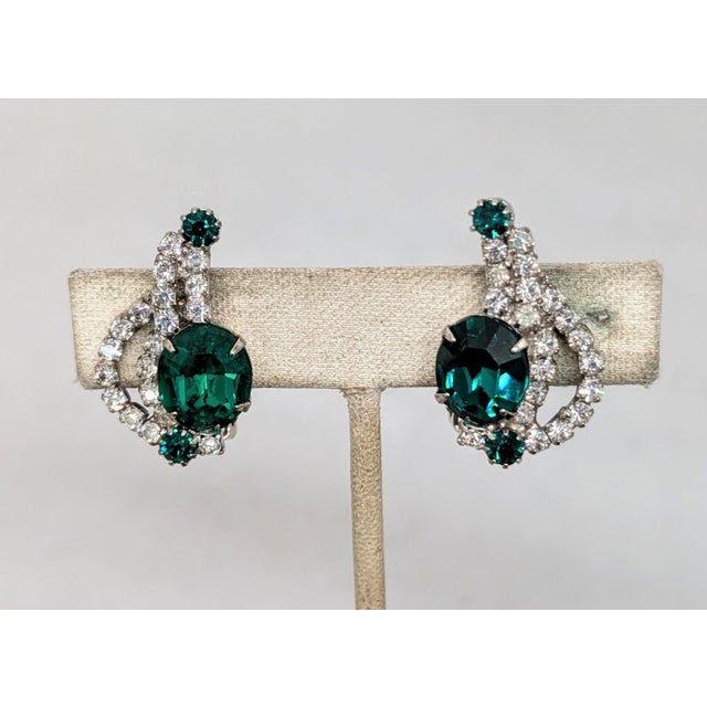 Kramer Vintage 1960s Signed Kramer Rhodium Plated Faux-Emerald & Clear Rhinestone Clip Earrings-2 Pieces For Sale - Image 4 of 6