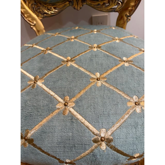 1930s 1930s French Louis XV Revival Giltwood Chair With Custom Embroidered Upholstery For Sale - Image 5 of 9
