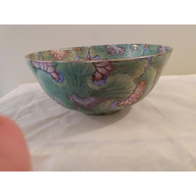 20th Century Chinoiserie Colorful Hand-Painted & Gilt Waterlily & Lotus Bowl For Sale In Atlanta - Image 6 of 6