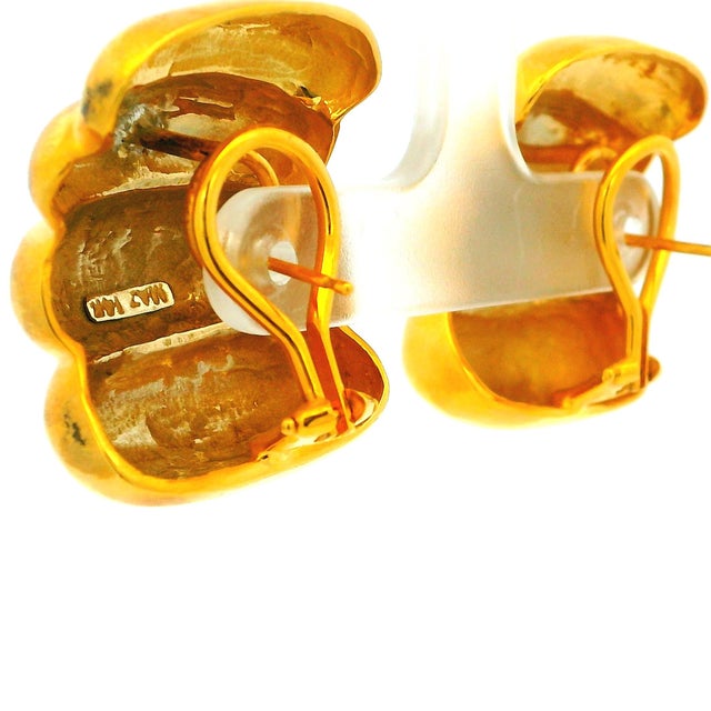 1980s Vintage Maz 14k Yellow Gold Sculptural Ribbed Earrings, Circa 1980s For Sale - Image 5 of 10
