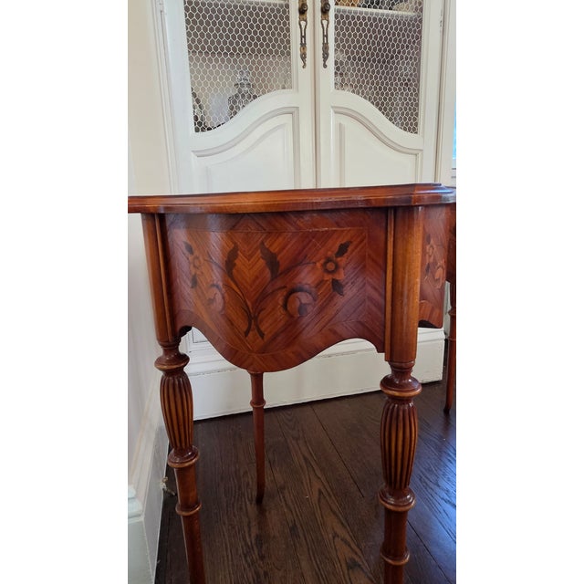 Vintage French-Style Floral Marquetry Nightstands With Turned Legs — A Pair For Sale - Image 9 of 18