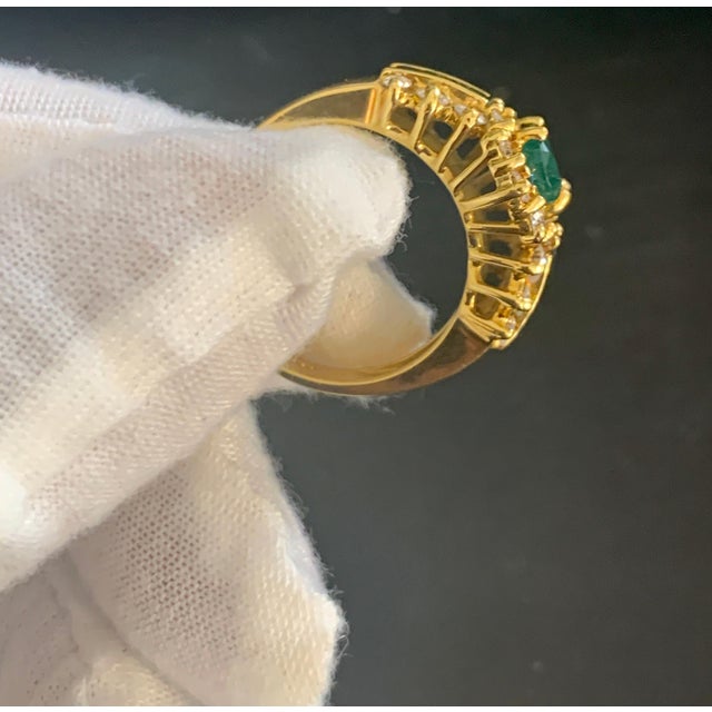 Gemstone 1 Carat Oval Cut Emerald and 1.0 Carat Diamond Ring 18 Karat Yellow Gold For Sale - Image 7 of 18