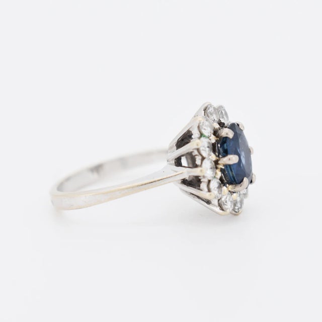 Natural Sapphire and Diamond Daisy Ring, Size 5.75 For Sale - Image 4 of 4