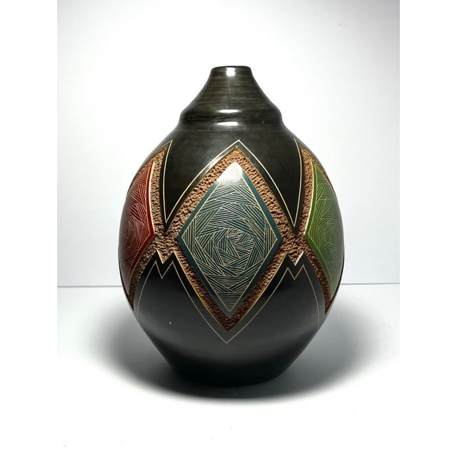 Romeo Gallegos Nicaraguan Latin American Handmade Studio Pottery Vase For Sale - Image 4 of 10