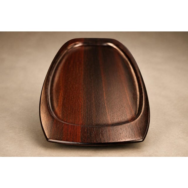 Mid-Century Modern Brazilian Modern Model 731 Serving Tray in Rosewood by Jean Gillon for WoodArt, 1960s — Lot 915 For Sale - Image 3 of 18